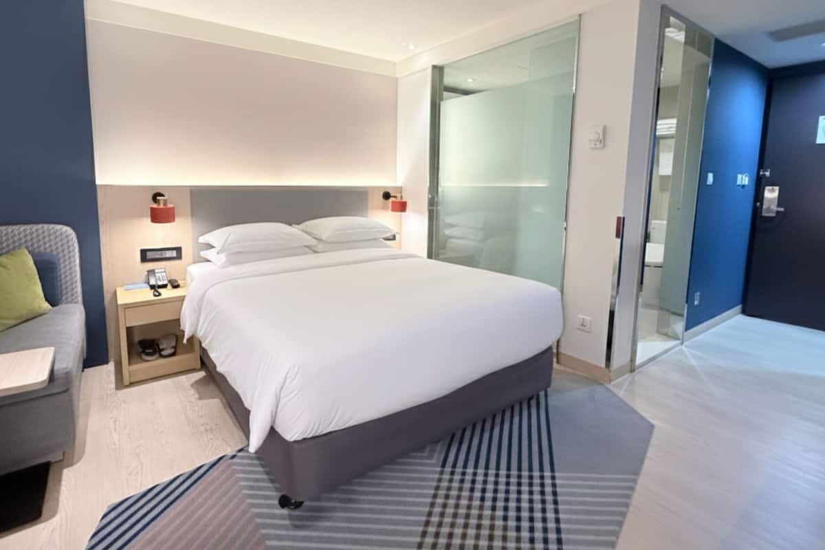 In-room safe, iron/ironing board, free WiFi