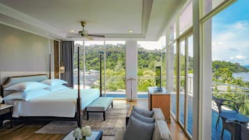 Grand Corner Duchess Sea View | Premium bedding, down duvets, minibar, in-room safe