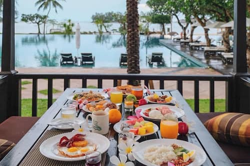 Buffet déjeuner servi tous les jours en supplément
