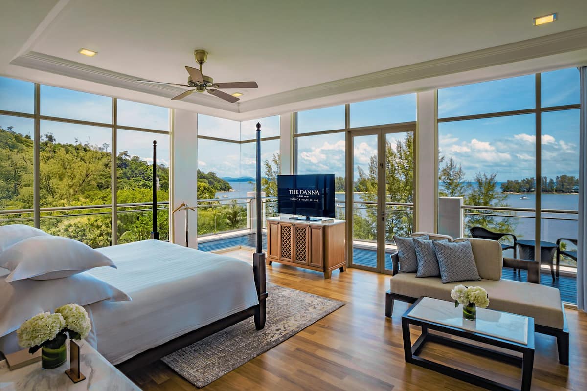 1 bedroom, premium bedding, down duvets, minibar