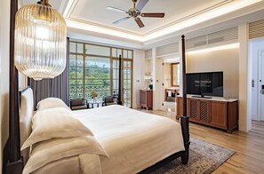 Habitación Grand, vista a la marina | Ropa de cama de alta calidad, edredón y minibar