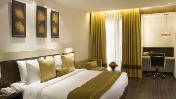 Club Room, 1 King Bed | View from room