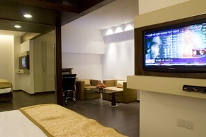 Club premium | 1 bedroom, in-room safe, desk, soundproofing - Shervani Hotel Nehru Place (New Delhi)