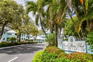 Interior entrance - Coral Stone Club (Seven Mile Beach)