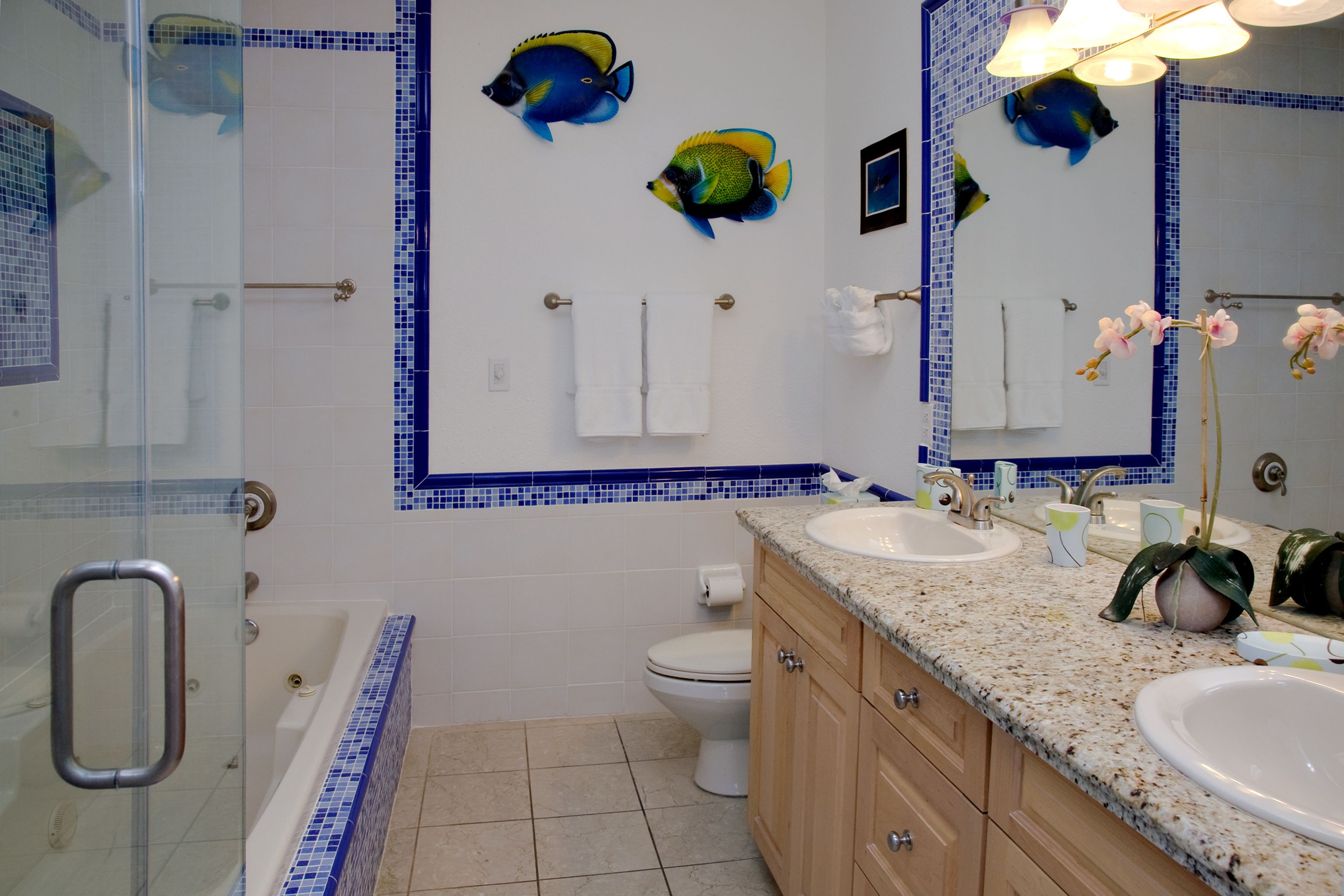 condo, 3 bedrooms | bathroom | separate bathtub and shower, designer toiletries, hair dryer, towels