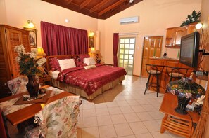 Deluxe Room, 1 King Bed, Kitchenette