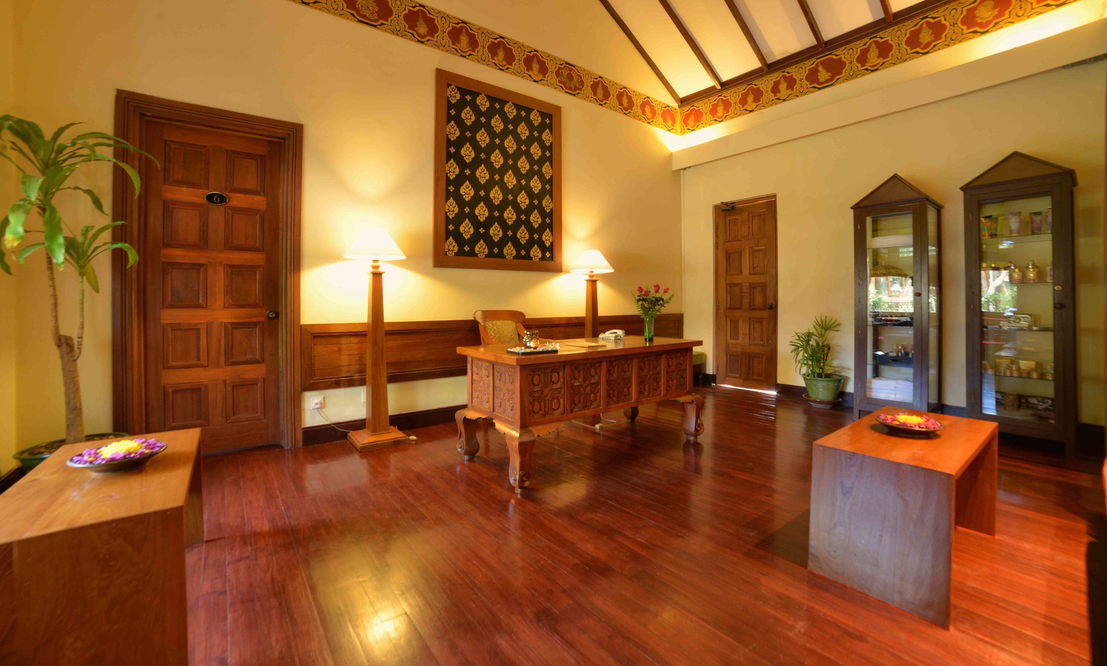 body treatments, aromatherapy, deep-tissue massages, thai massages