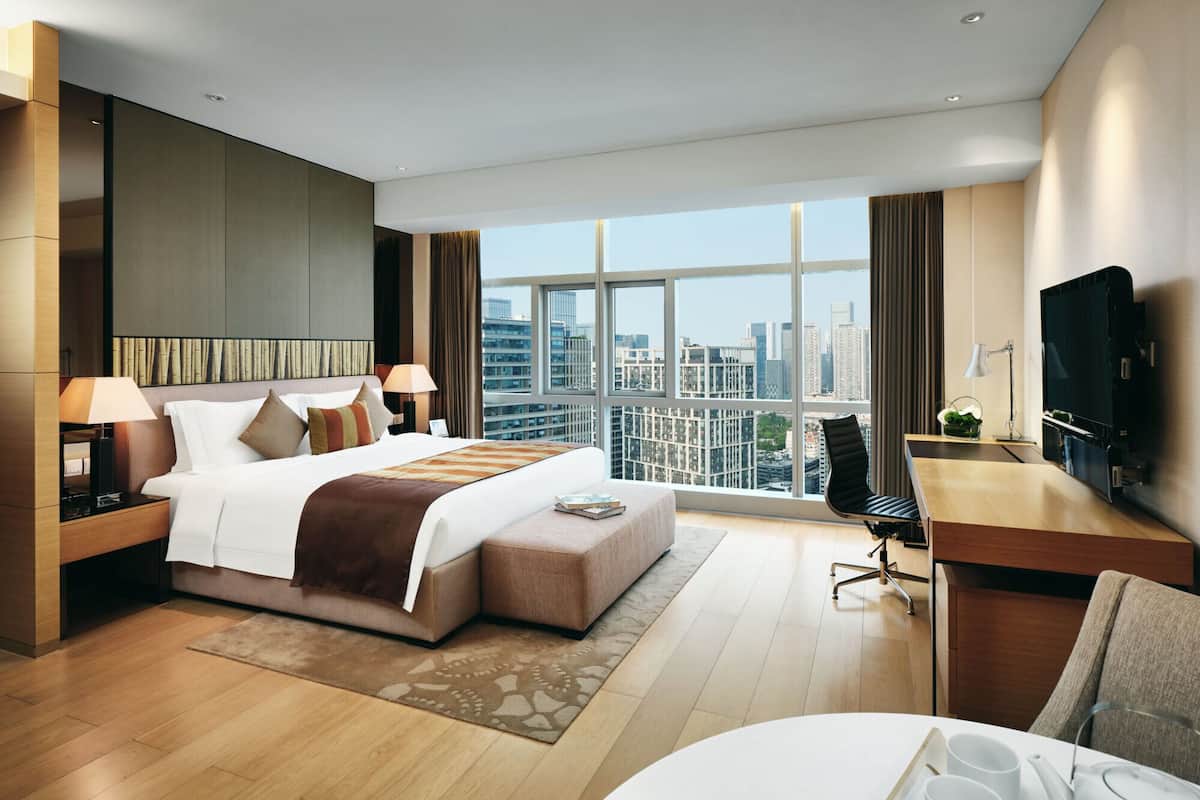 deluxe king size room | 2 bedrooms, premium bedding, down duvets, pillow-top beds