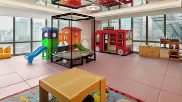 Área de juegos infantiles bajo techo