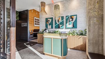 3 restaurants, breakfast, lunch, dinner served; American cuisine