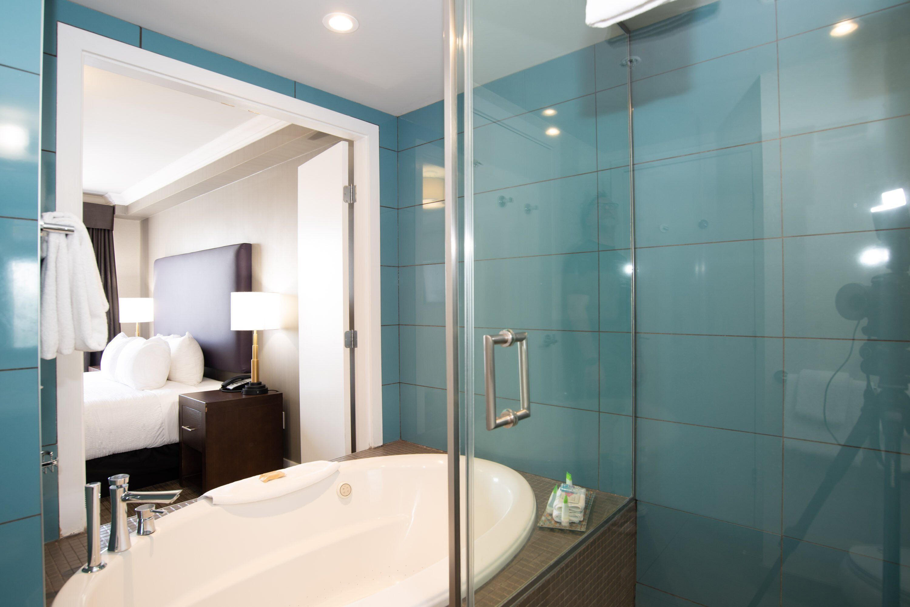 suite, 1 king bed, kitchen (jacuzzi) | jetted bathtub