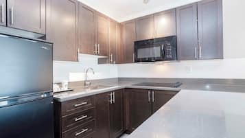 Standard Suite, 1 King Bed, Kitchen | Private kitchen | Coffee/tea maker