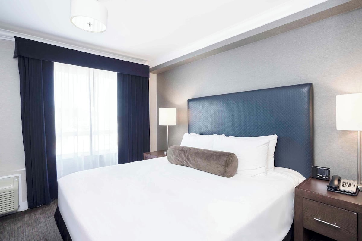 Premium bedding, pillow-top beds, in-room safe, desk