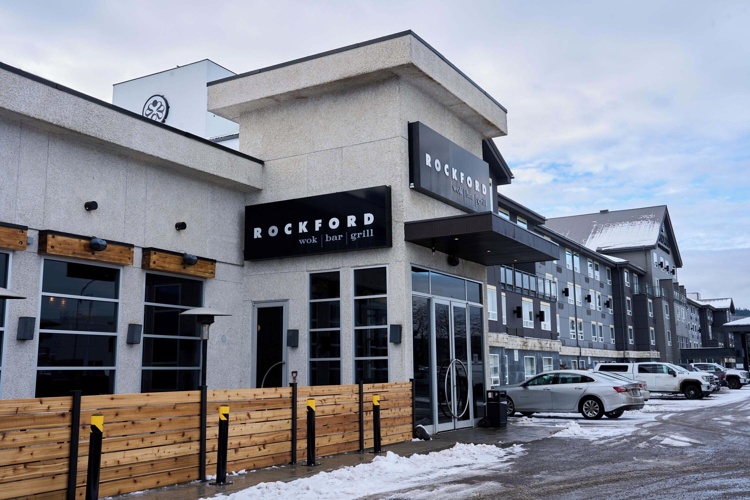 供应早餐、午餐和晚餐，无国界融合菜