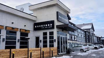 Aperto a colazione, pranzo e cena, cucina fusion