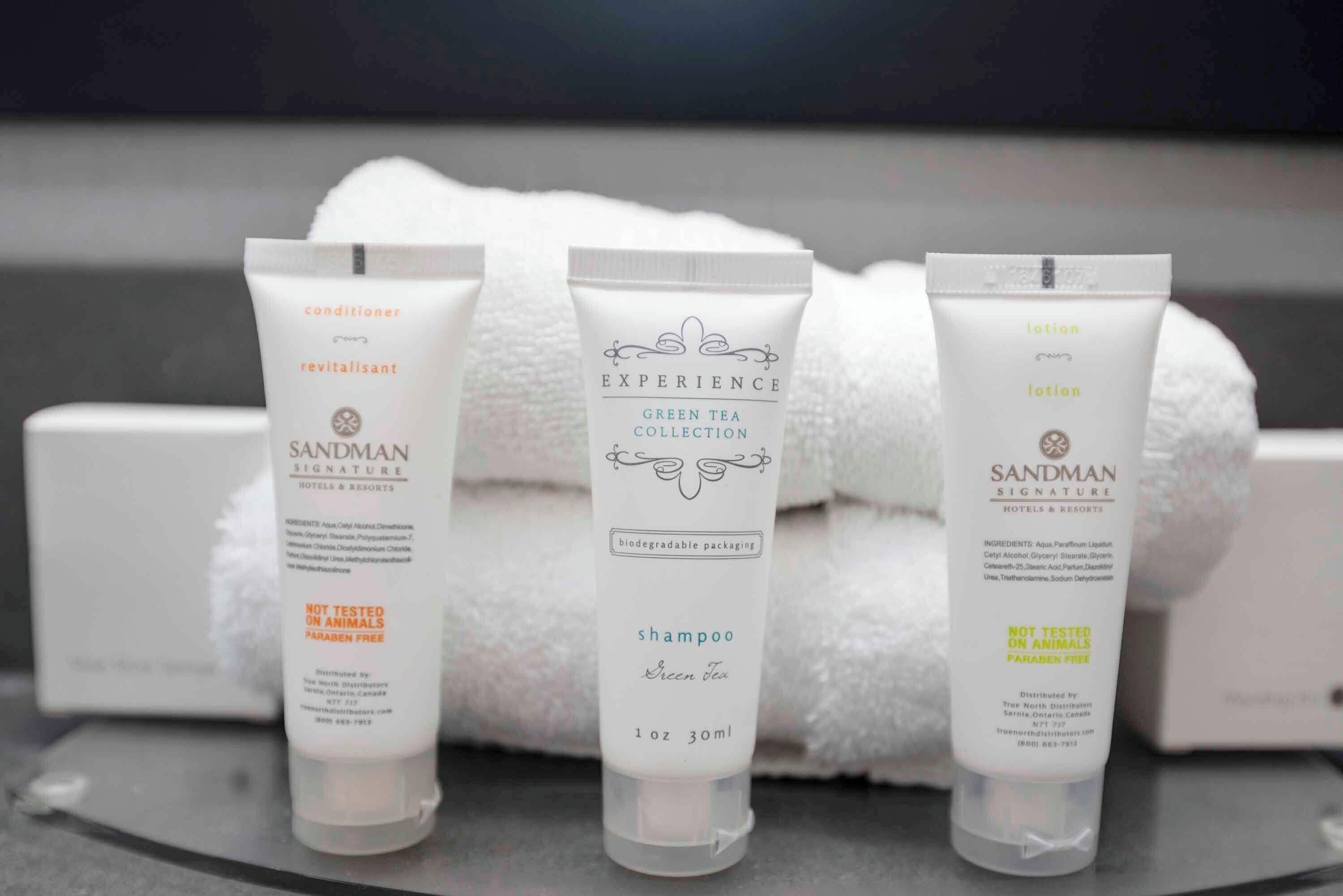 combined shower/bathtub, free toiletries, hair dryer, towels