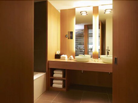 Le Germain Hotel Maple Leaf Square - Image 65