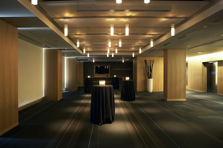 Le Germain Hotel Maple Leaf Square - Image 22