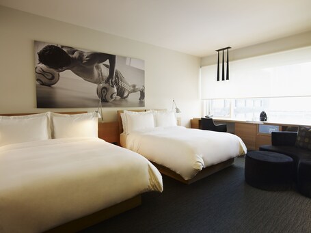 Le Germain Hotel Maple Leaf Square - Image 11