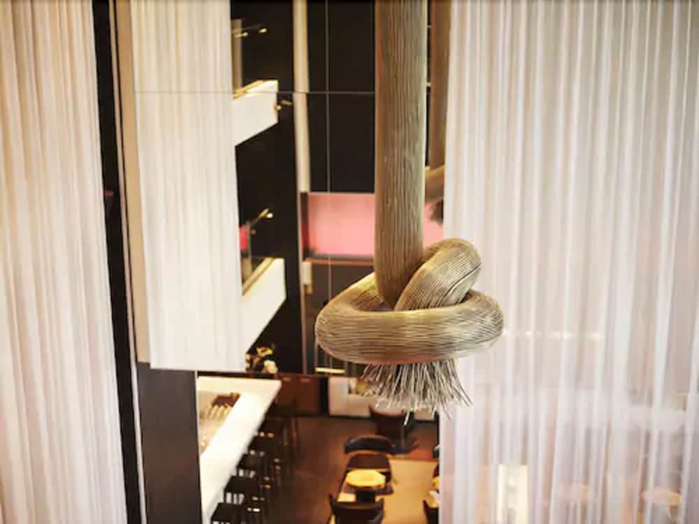 Le Germain Hotel Toronto Maple Leaf Square by null
