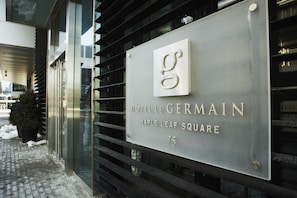 Property entrance - Le Germain Hotel Maple Leaf Square (Toronto)