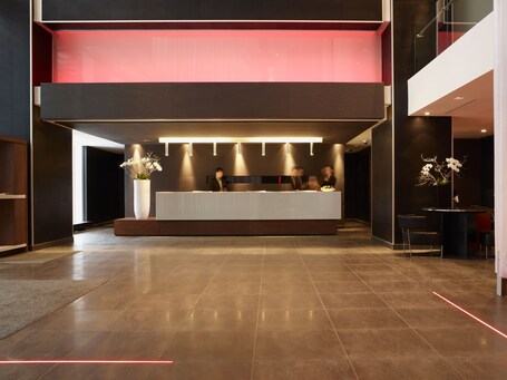 Le Germain Hotel Maple Leaf Square - Image 2