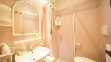 Dusche, Haartrockner, Bidet, Handtücher