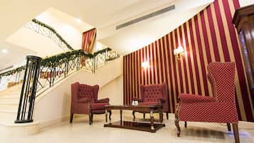 Coin salon dans le hall