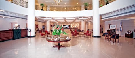 Lobby-lounge