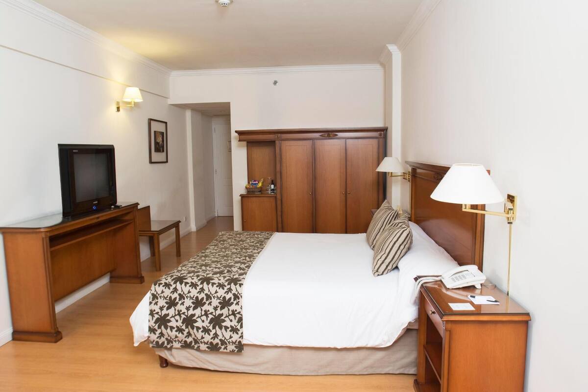 Premium bedding, minibar, in-room safe, laptop workspace
