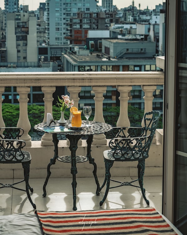 Ropa de cama de alta calidad y minibar