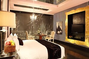 เตียงพร้อมฟูกเสริมที่นอน, มินิบาร์, ตู้นิรภัยในห้องพัก, Wi-Fi ฟรี