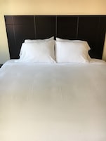 Ropa de cama de alta calidad y escritorio