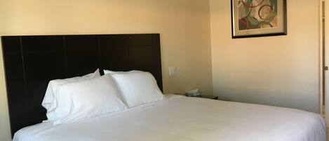 Ropa de cama de alta calidad y escritorio