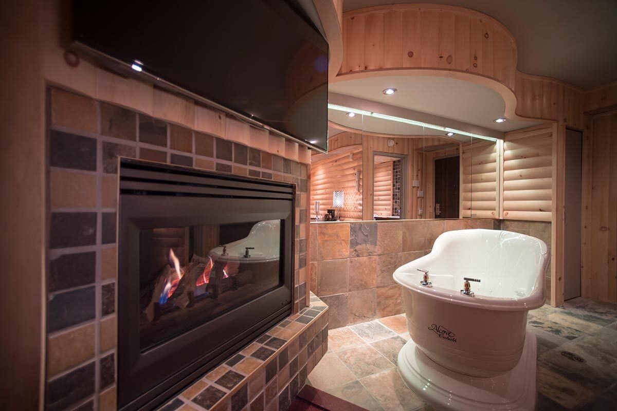 signature room | bathroom | free toiletries, hair dryer, towels