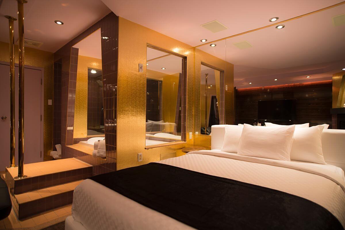 signature room | bathroom | free toiletries, hair dryer, towels