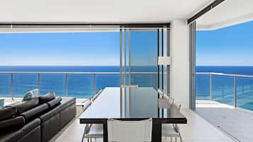 Four Bedroom Suite with Sea View | In-room dining