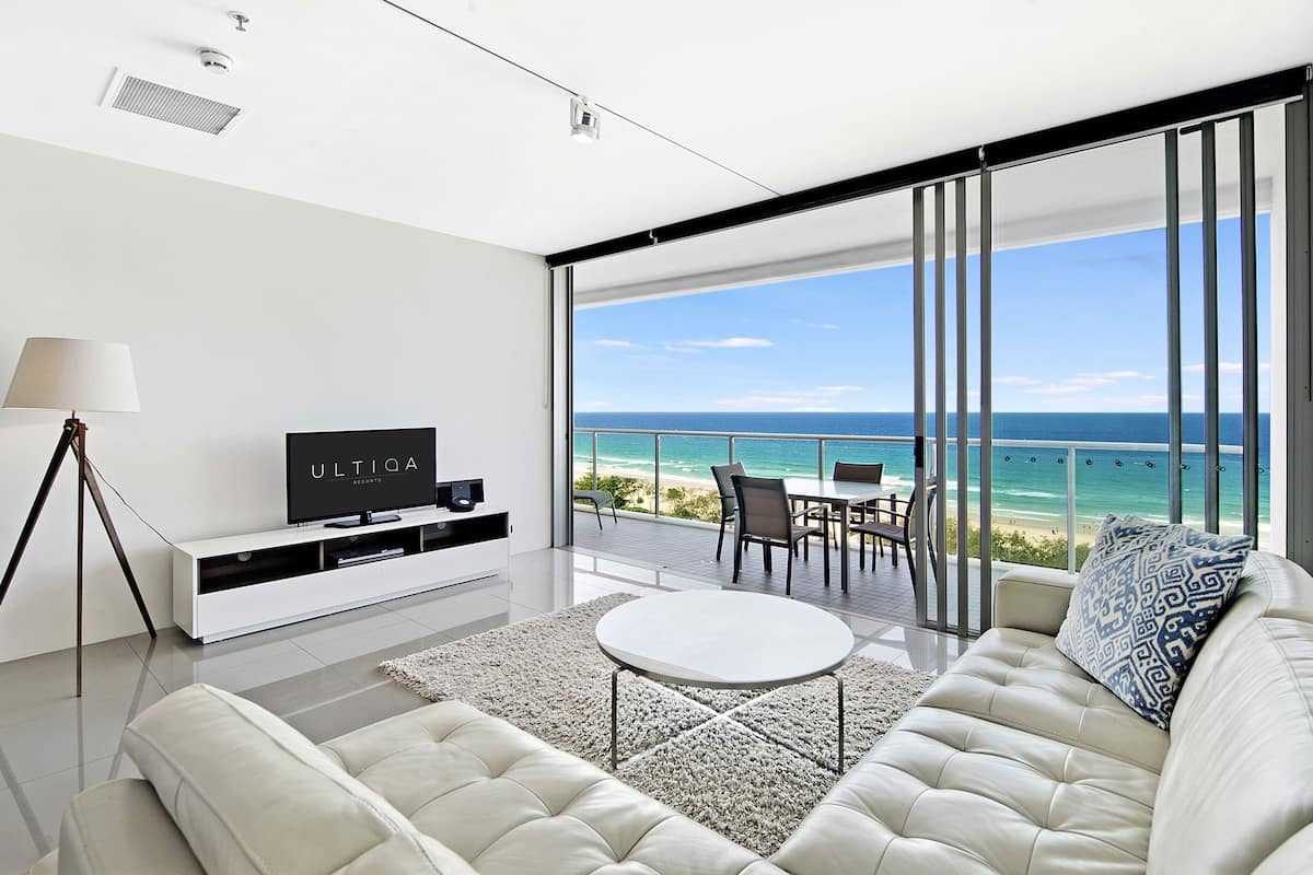 Apartment, 1 Bedroom, Ocean View | Ruang tamu | 42 cm televisyen skrin rata dengan kabel, TV, pemain DVD