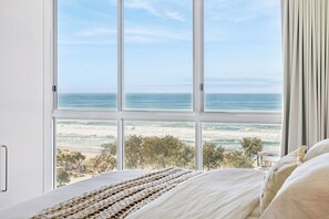 Three Bedroom Ocean View Villa | Individually decorated, individually furnished, soundproofing - ULTIQA Air On Broadbeach (Broadbeach)