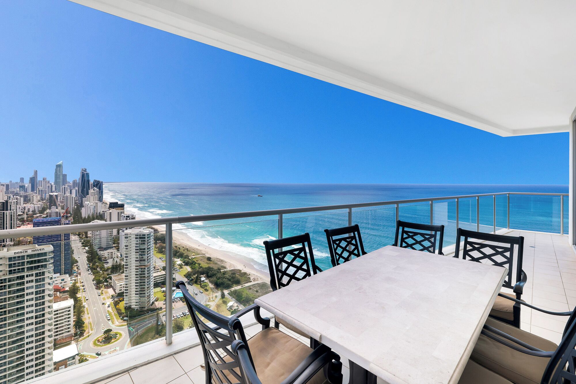 Four Bedroom Ocean View Apartment | Balcon