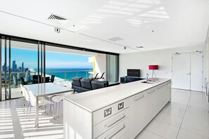 Private kitchen - ULTIQA Air On Broadbeach (Broadbeach)