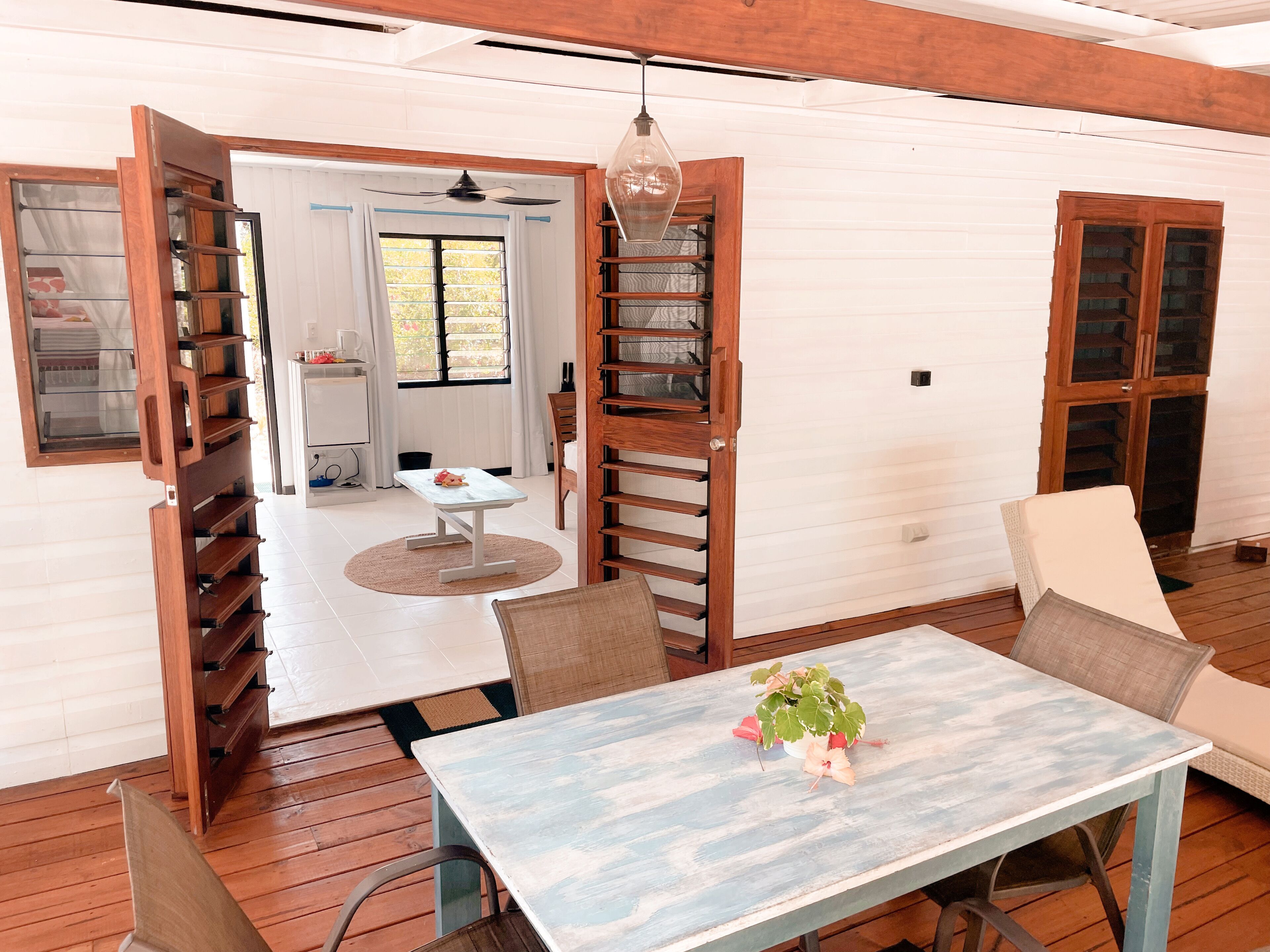 family room, oceanfront | 1 bedroom, premium bedding, individually decorated