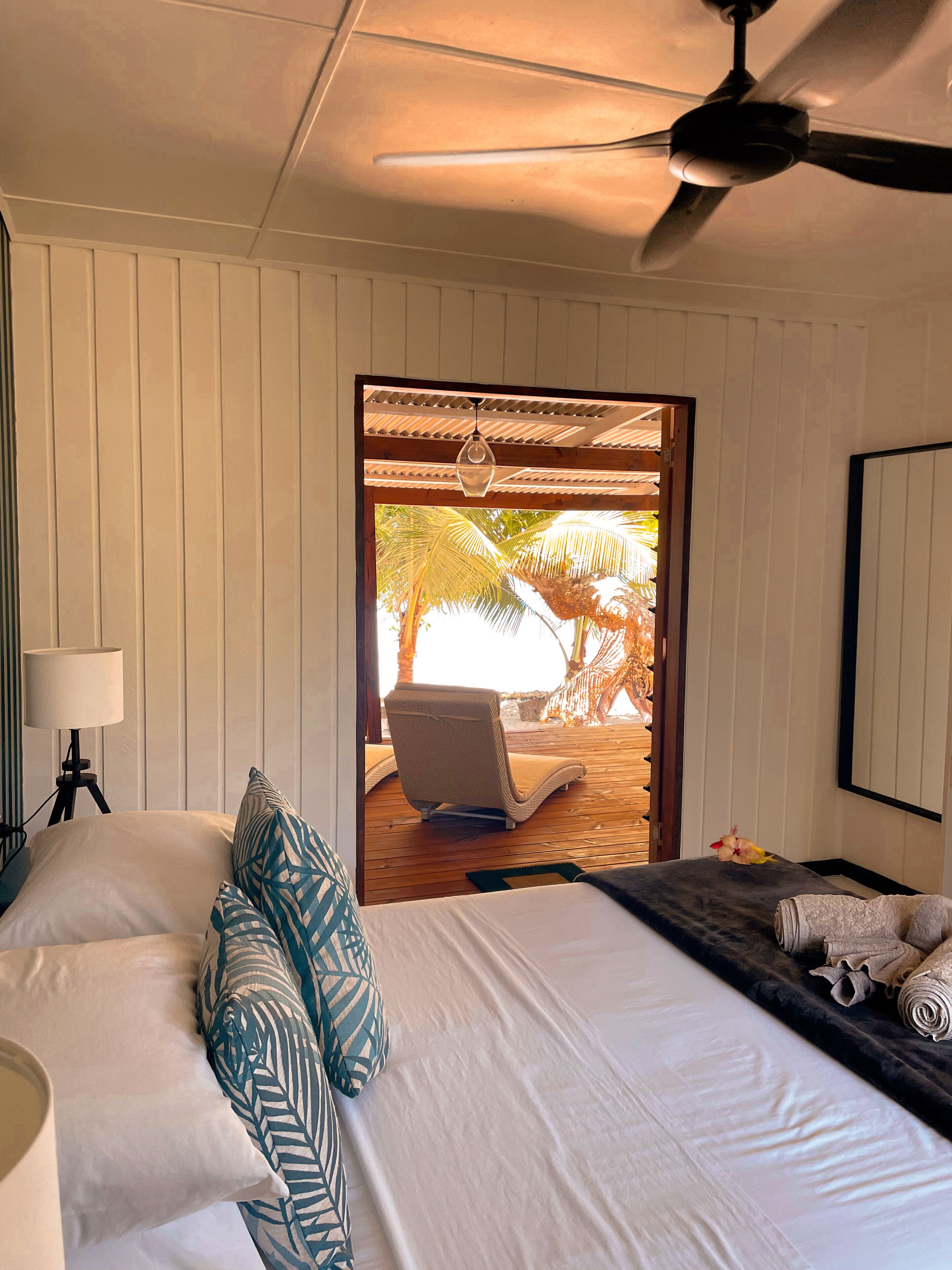 family room, oceanfront | 1 bedroom, premium bedding, individually decorated