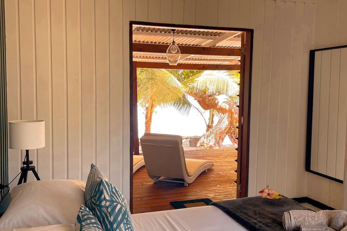 family room, oceanfront | 1 bedroom, premium bedding, individually decorated