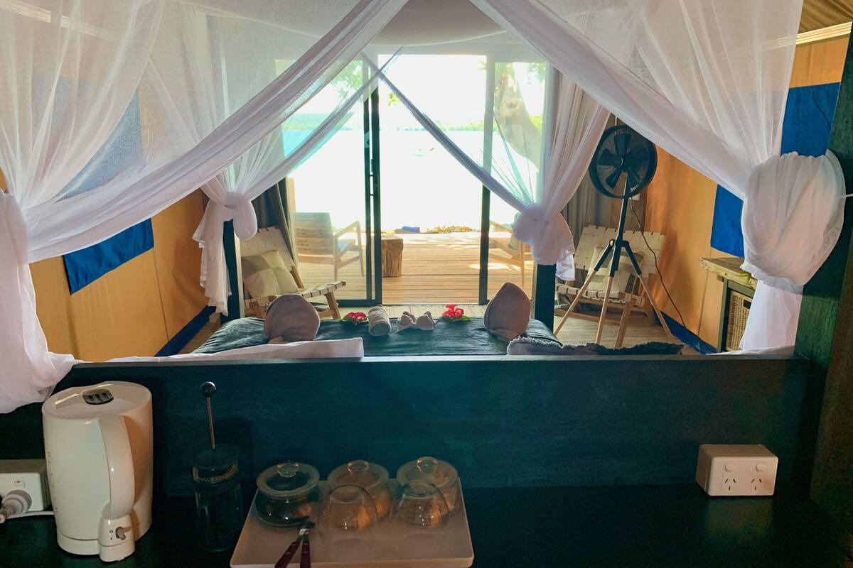 honeymoon tent, 1 bedroom, ocean view | living area