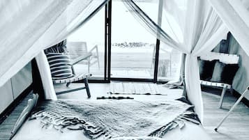 Tente Luxe, 1 grand lit, vue océan, en front de mer | 1 chambre, literie de qualité supérieure, décoration personnalisée