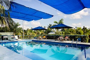 Outdoor pool, pool loungers