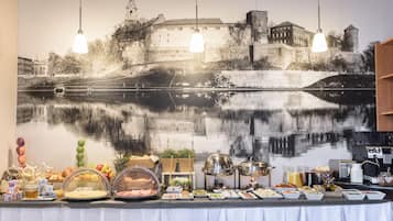 Daily buffet breakfast (PLN 55 per person)