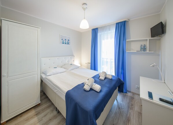 Down duvets, pillow-top beds, in-room safe, desk - Hotel Nowa Panorama (Kraków)