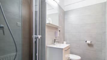 Shower, free toiletries, hair dryer, towels